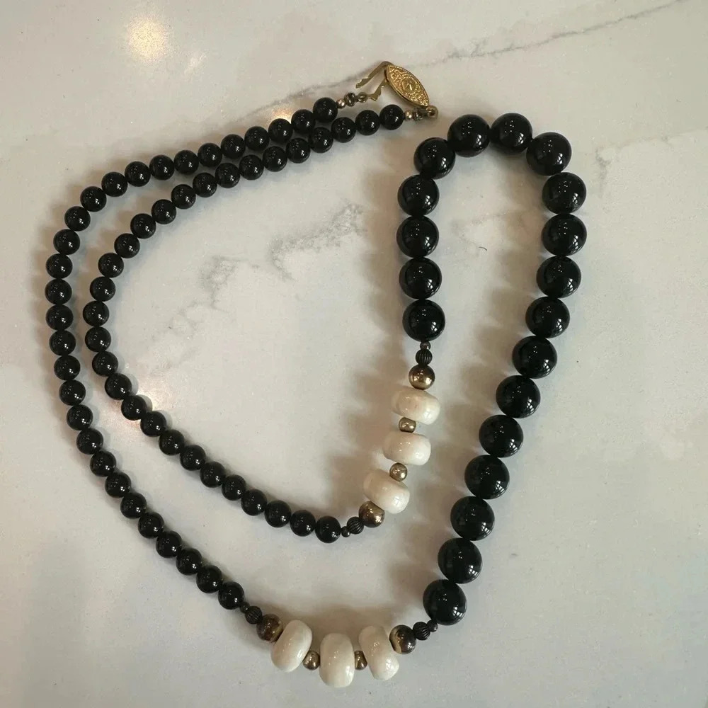 Vintage Beaded Black and White Beaded Necklace